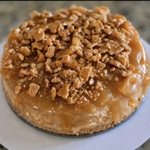 Caramel cake topped with crunchy biscuit pieces.